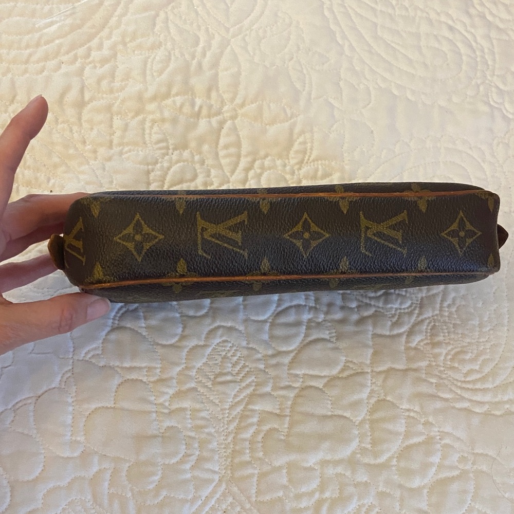 Louis Vuitton Monogram Toiletry Bag in Brown monogram - Picture 8 of 8